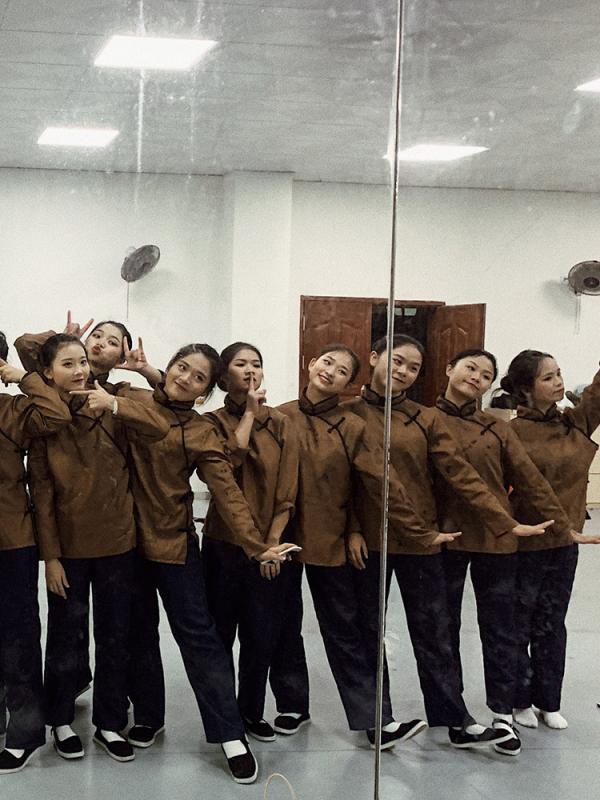 Ženski scenski kostim u stilu Republike Kine, poliester tkanina, za obične scenske nastupe, Proljeće 2026, s etiketom