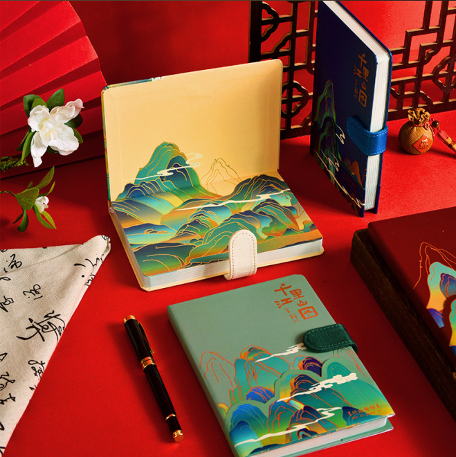 Jegyzetfüzet mágneses zárással, magas vizuális megjelenéssel, kreatív trendek (drótkötés; 100 oldal; Dowling papír 100 g; borító: papír; testreszabás elérhető)