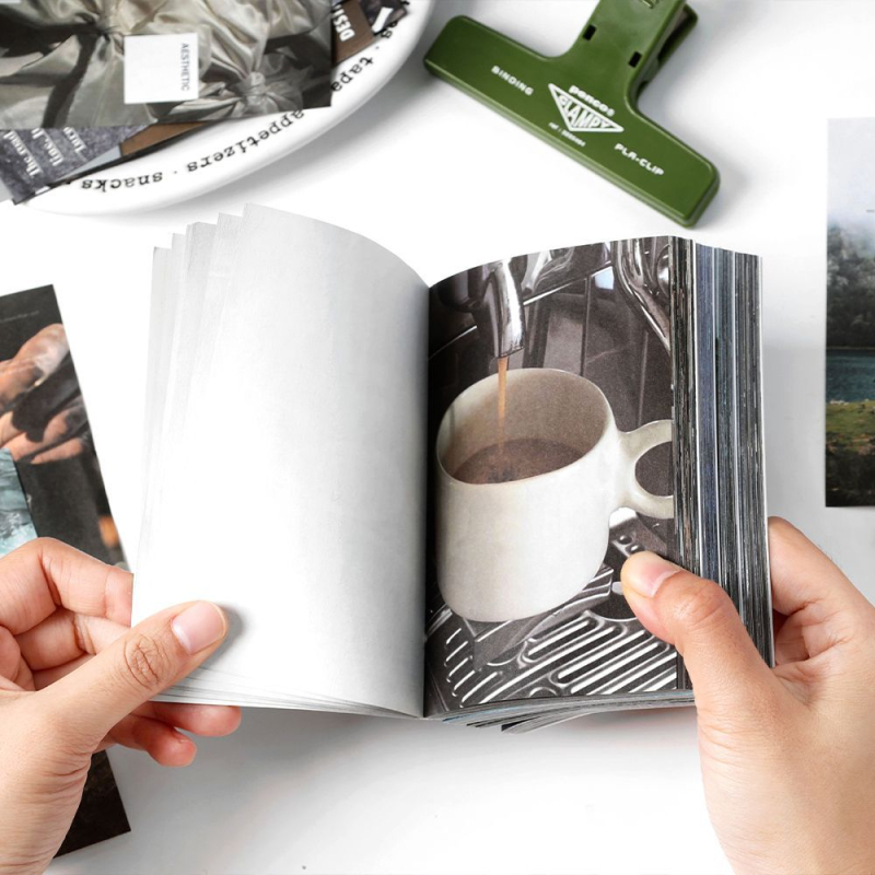 Infeel.me No Goodbyes serija — Papir s literarnim retro pozadinom dnevnika, dekorativne bilješke. Oblik: papir blok; Težina: 52 g; Na tržište: 2025-04-23; Zalijepiti: Ne; IP odobrenje: Ne.