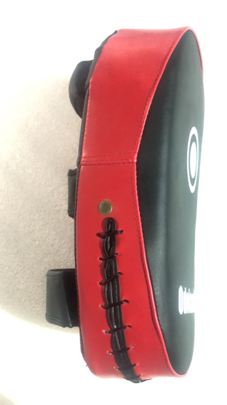 Zakrivljena ciljana ploha za trening boksa, Muay Thai i Taekwondo – PU materijal, model 40, težina 400 g, vertikalni stil