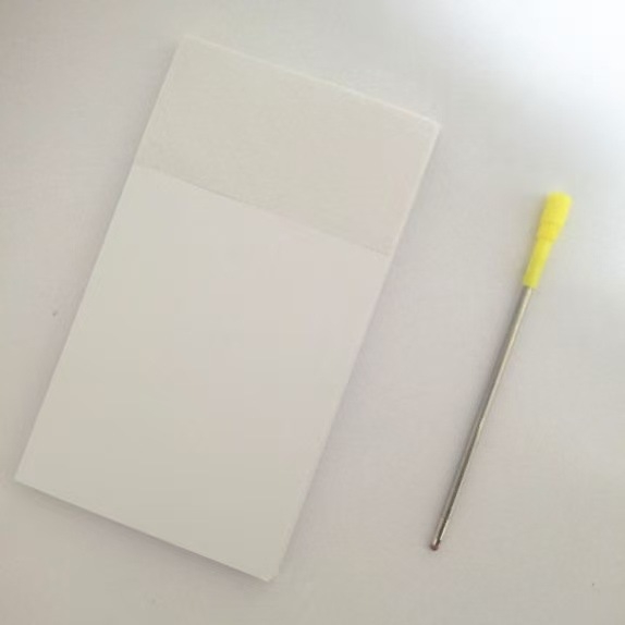 Pocket bilježnica u aluminijskoj kutiji s odtrhavajućim bilješkama, otvorena veza, PVC unutrašnjost, 1–50 stranica