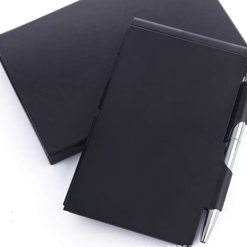 Pocket bilježnica u aluminijskoj kutiji s odtrhavajućim bilješkama, otvorena veza, PVC unutrašnjost, 1–50 stranica