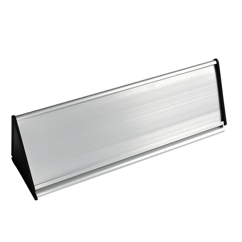 Tablă triunghiulară din aliaj de aluminiu – semnal de securitate personalizabil pentru birou și materiale culturale; origine: China (Linyi, Shandong); material: aliaj de aluminiu; personalizare: da; utilizare: semnal de securitate