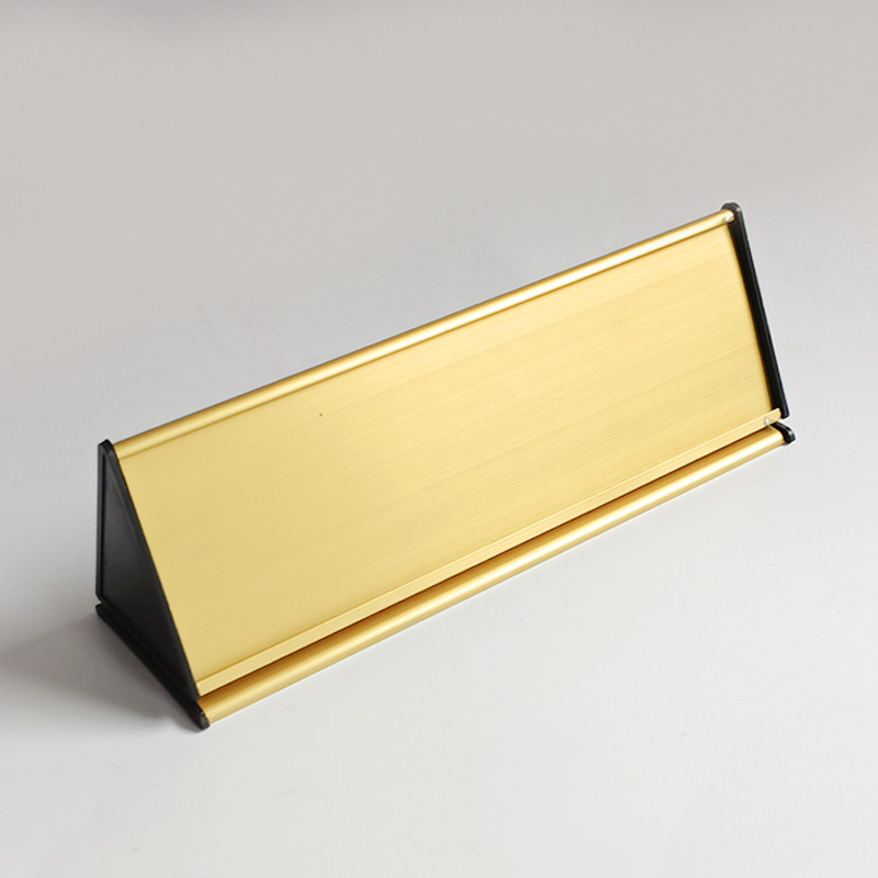 Tablă triunghiulară din aliaj de aluminiu – semnal de securitate personalizabil pentru birou și materiale culturale; origine: China (Linyi, Shandong); material: aliaj de aluminiu; personalizare: da; utilizare: semnal de securitate