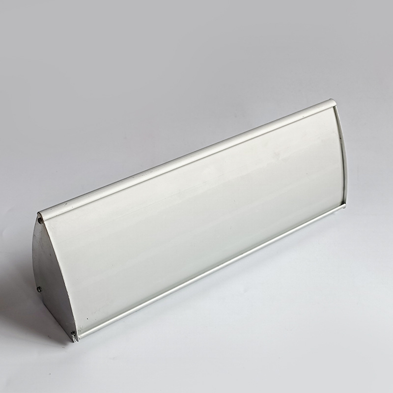 Tablă triunghiulară din aliaj de aluminiu – semnal de securitate personalizabil pentru birou și materiale culturale; origine: China (Linyi, Shandong); material: aliaj de aluminiu; personalizare: da; utilizare: semnal de securitate