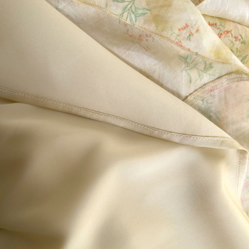 Rochie lungă în A, cu spate gol, bretele tip camisolă, decolteu în V, talie înaltă, imprimeu floral