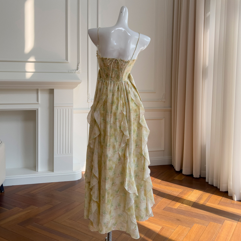 Rochie lungă în A, cu spate gol, bretele tip camisolă, decolteu în V, talie înaltă, imprimeu floral