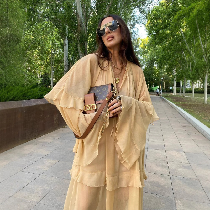 Rochie din chiffon cu decolteu adânc în V, lungă în croială A, mâneci cu volane în formă de frunză de lotus, 90–95% poliester