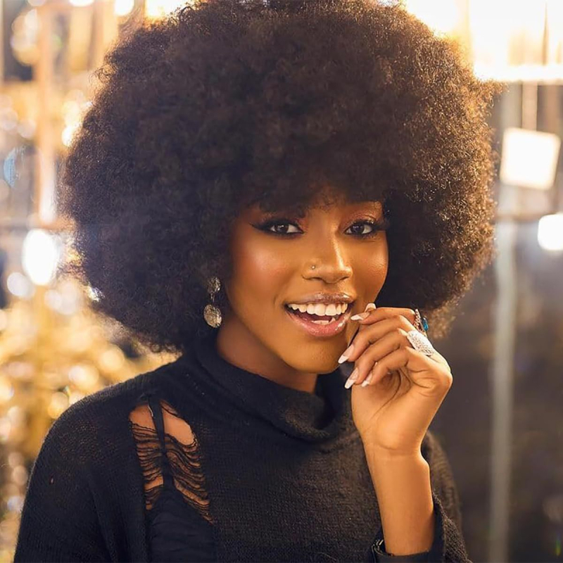 Rövid Afro göndör paróka, egzotikus stílus, kézzel szőtt, hőálló szálakból