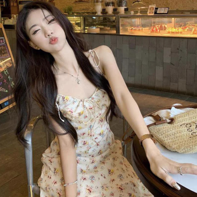 Полиестерова рокля с презрамки, принт със счупени цветя, висока талия, средна дължина, стил slip