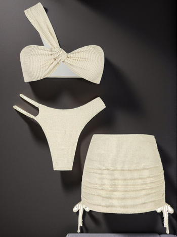 Trodjelni bikini set s jednim ramenom i izrezom, s jastučićima za dojke, poliester 80% vanjska tkanina, podstava 95%, 250–300 g/m²