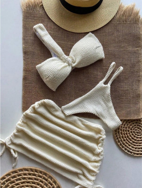 Trodjelni bikini set s jednim ramenom i izrezom, s jastučićima za dojke, poliester 80% vanjska tkanina, podstava 95%, 250–300 g/m²