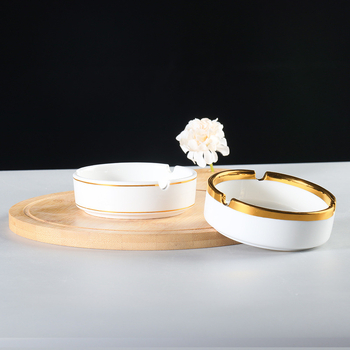 Cenușar ceramic rotund, cu margine lucioasă – pentru restaurante și hoteluri, gravură personalizată a logo-ului