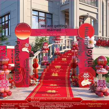 Γαμήλια αψίδα εισόδου με πινακίδα καλωσορίσματος και διακόσμηση από μεταξωτά λουλούδια για υπαίθρια τελετή