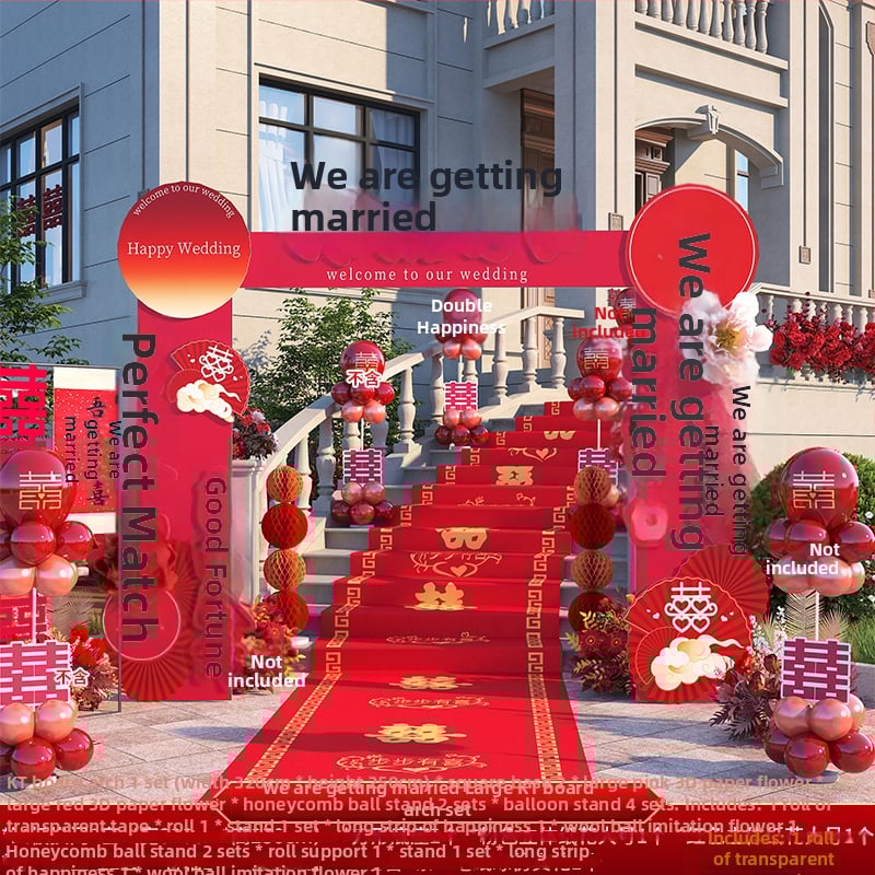 Γαμήλια αψίδα εισόδου με πινακίδα καλωσορίσματος και διακόσμηση από μεταξωτά λουλούδια για υπαίθρια τελετή