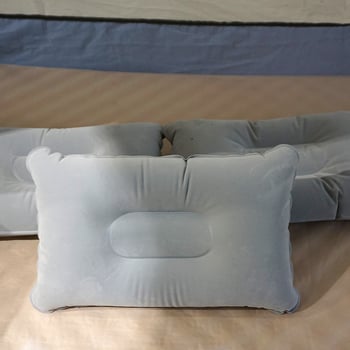 Φουσκωτό μαξιλαράκι ταξιδιού με στήριγμα πλάτης (υλικό: φλοκ; μηχανισμός φουσκώματος: χειροκίνητη αντλία; βάρος: 0,2 kg; καθολική συμβατότητα)