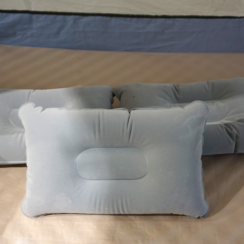 Φουσκωτό μαξιλαράκι ταξιδιού με στήριγμα πλάτης (υλικό: φλοκ; μηχανισμός φουσκώματος: χειροκίνητη αντλία; βάρος: 0,2 kg; καθολική συμβατότητα)