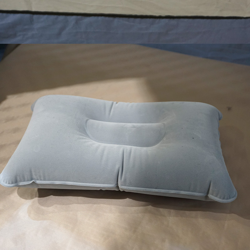 Φουσκωτό μαξιλαράκι ταξιδιού με στήριγμα πλάτης (υλικό: φλοκ; μηχανισμός φουσκώματος: χειροκίνητη αντλία; βάρος: 0,2 kg; καθολική συμβατότητα)