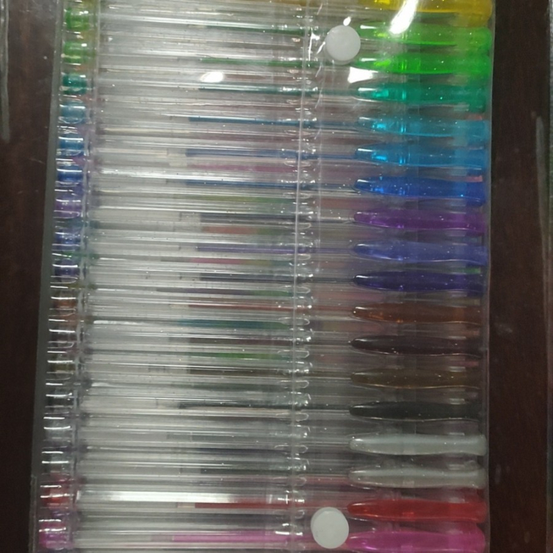 Xinliang σετ χρωματιστών υδατικών μαρκαδόρων, σειρά Colored Water Pen, σώμα από πλαστικό, μη διαγράψιμο άκρο, άκρη από άλλα υλικά.