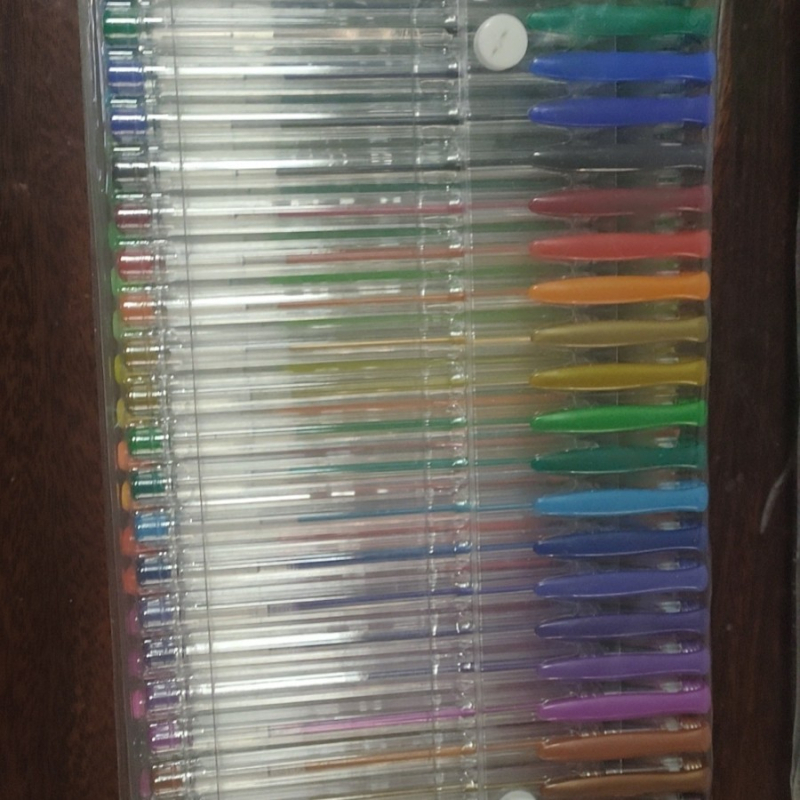 Xinliang σετ χρωματιστών υδατικών μαρκαδόρων, σειρά Colored Water Pen, σώμα από πλαστικό, μη διαγράψιμο άκρο, άκρη από άλλα υλικά.