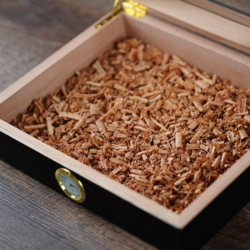 VANITY FAIR rumeguș de lemn de cedru pentru hidratare – rezistent la umezeală și dăunători, pentru maturarea țigărilor