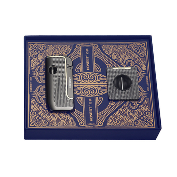 V alakú szivarvágó és ónötvözet öngyújtó készlet, szélálló, állítható láng, finoman gravírozott ajándékdoboz