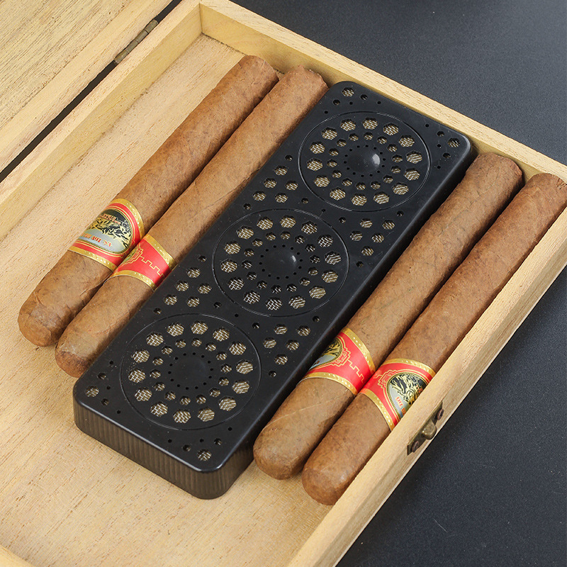 Prijenosna plastična kutija za ovlaživanje cigara s tabletkama