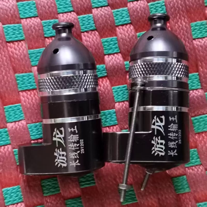 Εξωτερική κάμερα μακρινών αποστάσεων, ειδικά σχεδιασμένη για μακριές γραμμές, έκδοση με εννέα λειτουργίες εξωτερικού φωτισμού, με βάση — τροφοδοσία με μπαταρία λιθίου; εμβέλεια 0,6–30 m.