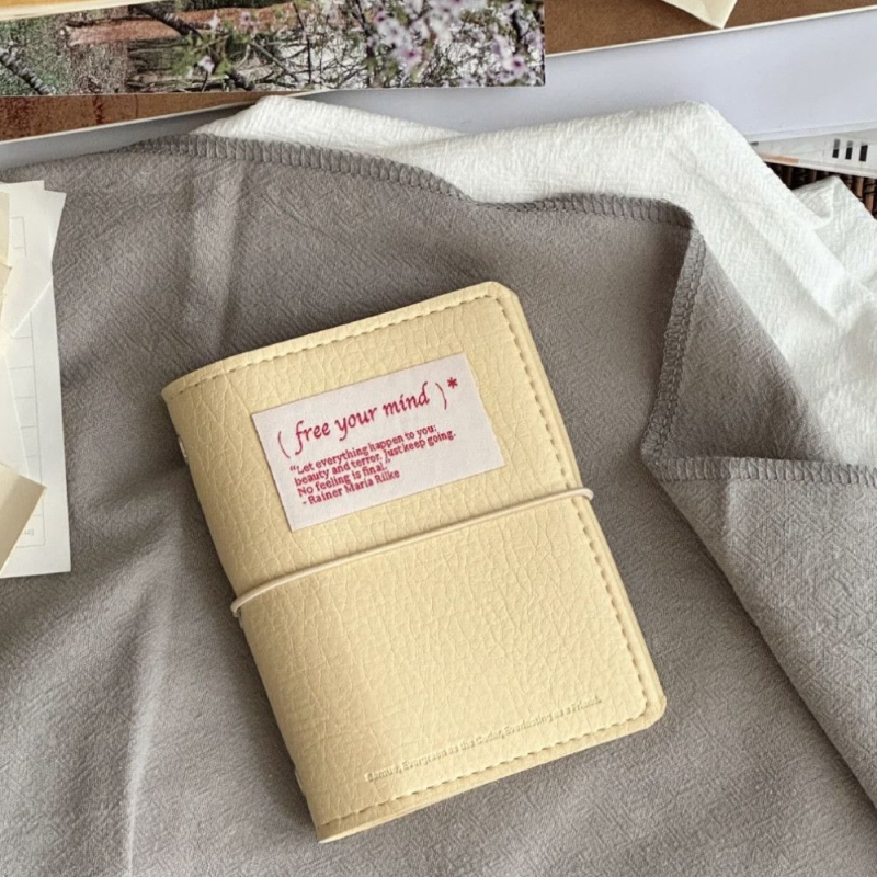 Bilježnica s PU omotom, vrsta vezivanja Binder, papir od drvene pulpe, težina papira 40 g, uklonjive stranice
