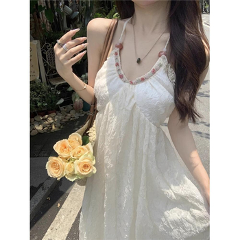 Rochie în stil literar retro, lungime medie, decolteu pe bretele, fără mâneci, design palat