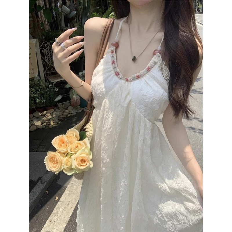 Rochie în stil literar retro, lungime medie, decolteu pe bretele, fără mâneci, design palat