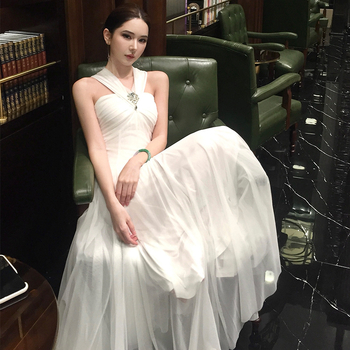 Rochie lungă din plasă, talie înaltă, fără mâneci, croială cu fustă amplă