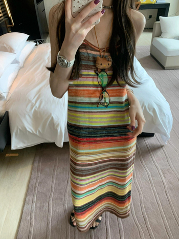 Rochie sling din ice silk, model cu dungi, decolteu în V, fără mâneci