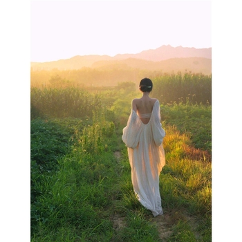 Rochie cu mâneci bufante, fără spate, decolteu în V, croială lejeră, lungime maxi, din tricot