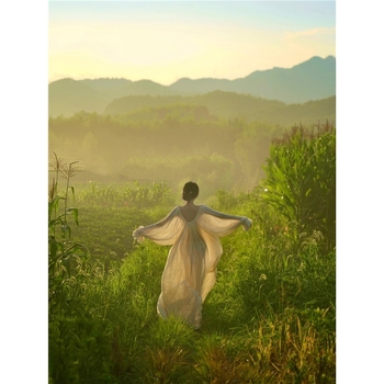 Rochie cu mâneci bufante, fără spate, decolteu în V, croială lejeră, lungime maxi, din tricot