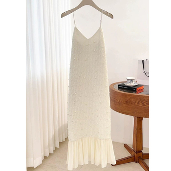 Rochie sirenă cu mărgele, bretele subțiri, decolteu drept, talie înaltă