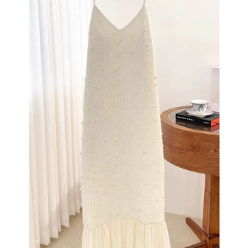 Rochie sirenă cu mărgele, bretele subțiri, decolteu drept, talie înaltă