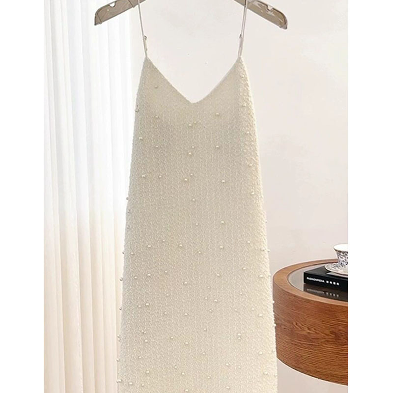 Rochie sirenă cu mărgele, bretele subțiri, decolteu drept, talie înaltă