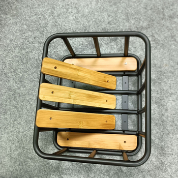 Coș frontal pentru bicicletă, cu cadru din fier și placă de bambus, dimensiuni 35×30×17 cm, personalizabil