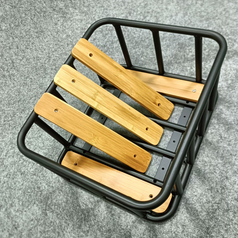 Coș frontal pentru bicicletă, cu cadru din fier și placă de bambus, dimensiuni 35×30×17 cm, personalizabil