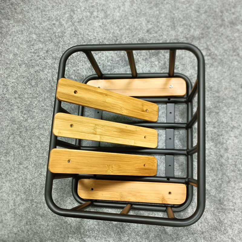 Coș frontal pentru bicicletă, cu cadru din fier și placă de bambus, dimensiuni 35×30×17 cm, personalizabil