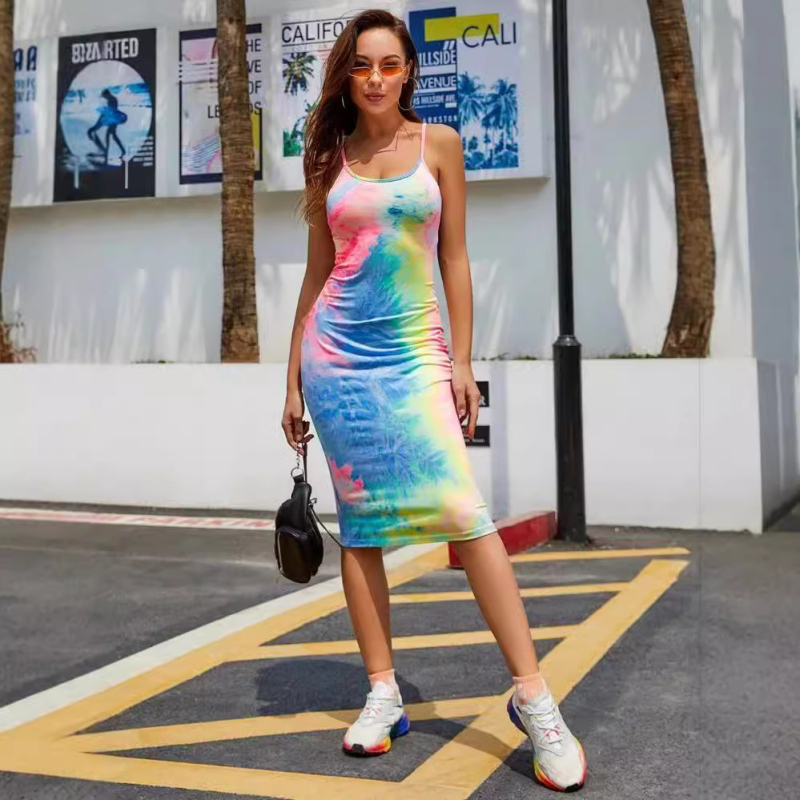 Haljina s trakama špagete, prekrižene leđa, tie-dye otisak na materijalu imitacije pamuka, visokim strukom