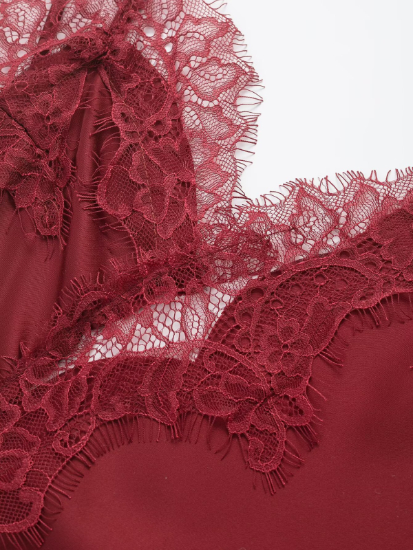 Rochie cu bretele, dantelă asimetrică, poliester stretch, lungime medie, talie înaltă