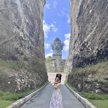 Rochie cu umeri goi, dantelă, decolteu în V, fără mâneci, lungă, croială de tip zână - Primăvara 2025