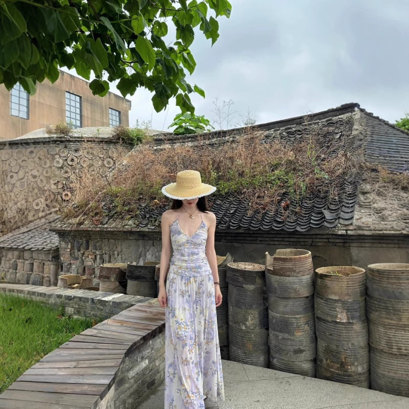 Rochie cu umeri goi, dantelă, decolteu în V, fără mâneci, lungă, croială de tip zână - Primăvara 2025