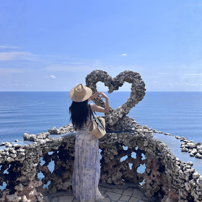 Rochie cu umeri goi, dantelă, decolteu în V, fără mâneci, lungă, croială de tip zână - Primăvara 2025