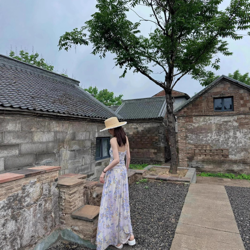 Rochie cu umeri goi, dantelă, decolteu în V, fără mâneci, lungă, croială de tip zână - Primăvara 2025