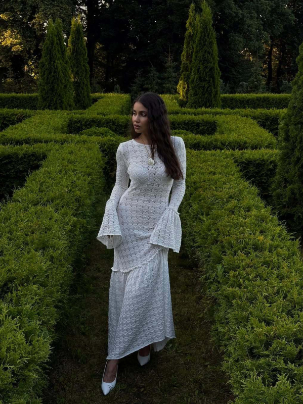 Rochie lungă albă din bumbac tricotat, cu mâneci clopot, decolteu rotund, stil pulover, dintr-o singură piesă