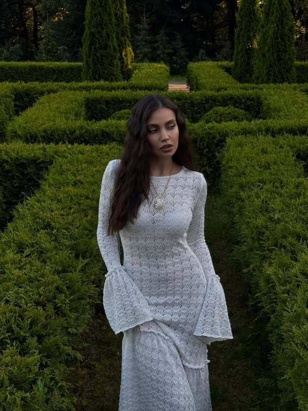 Rochie lungă albă din bumbac tricotat, cu mâneci clopot, decolteu rotund, stil pulover, dintr-o singură piesă