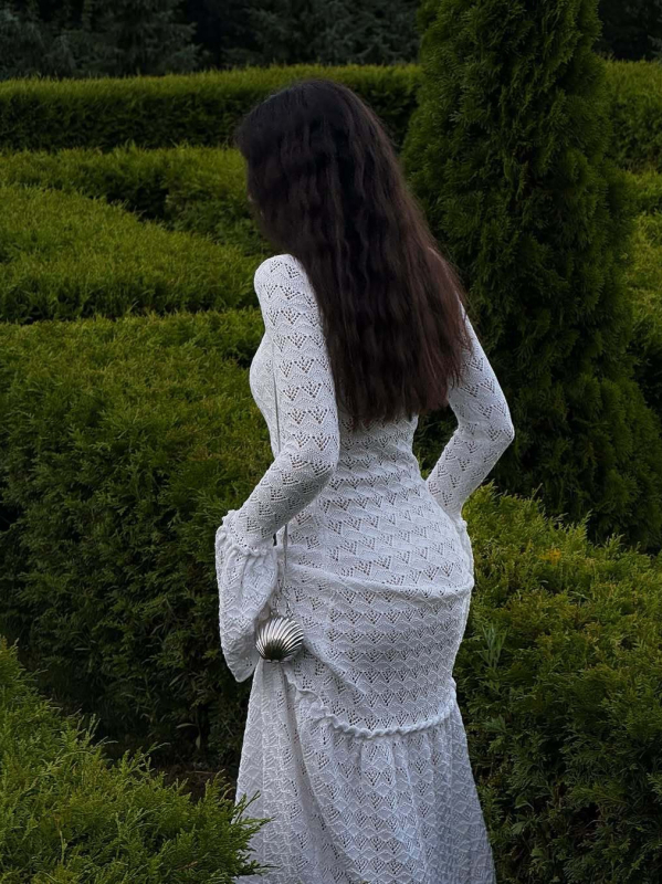 Rochie lungă albă din bumbac tricotat, cu mâneci clopot, decolteu rotund, stil pulover, dintr-o singură piesă